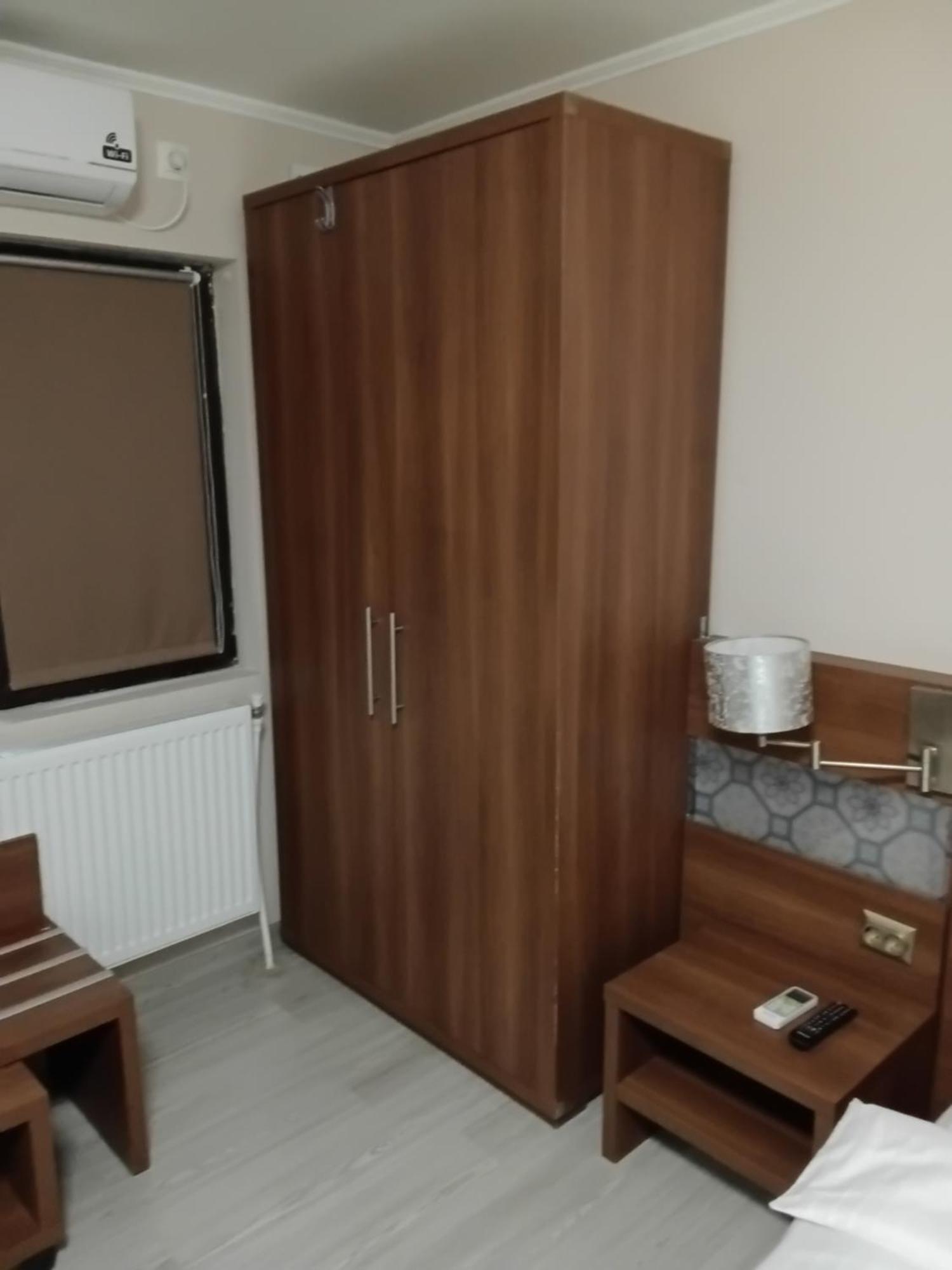 Aura'S West Accommodation Private Parking In Front Yard Bucharest Exterior photo