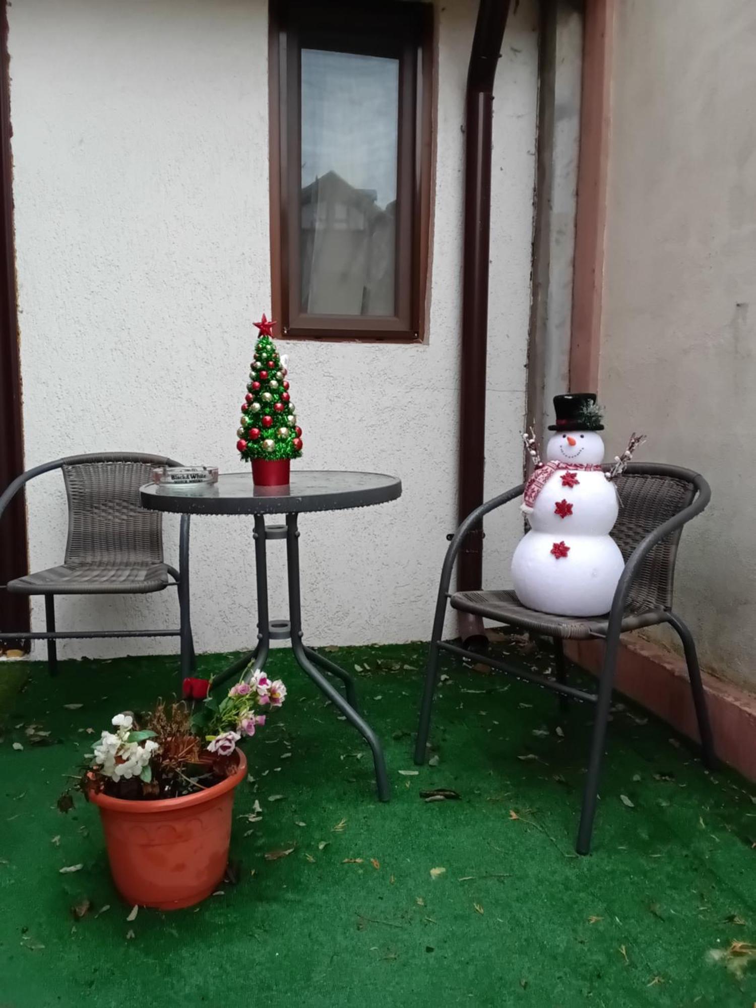 Aura'S West Accommodation Private Parking In Front Yard Bucharest Exterior photo